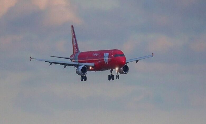 هبوط آمن لطائرة روسية بعد حريق في محركها بمطار دوموديدوفو