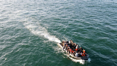 محاكمة عراقيين وسوداني في فرنسا بعد غرق مهاجرين في قناة المانش