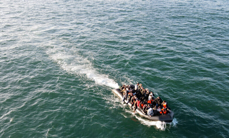 محاكمة عراقيين وسوداني في فرنسا بعد غرق مهاجرين في قناة المانش