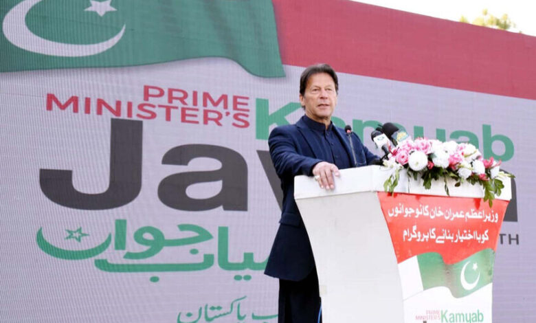 الجيش الباكستاني يرد بقوة على تصريحات عمران خان ويتهمه بـ"نشر الفتنة" واستغلال السجن للهجوم على المؤسسة العسكرية