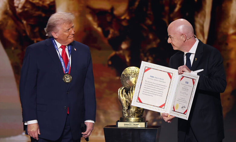 الممثل الخاص للرئيس الروسي يثمن منح ترامب جائزة السلام من الفيفا
