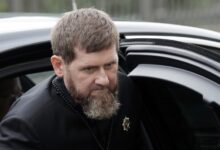 حاكم الشيشان يهاجم زيلينسكي ويدعو الأوكرانيين لـ"قول كلمتهم" بعد هجوم استهدف مبنى في غروزني