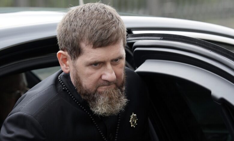 حاكم الشيشان يهاجم زيلينسكي ويدعو الأوكرانيين لـ"قول كلمتهم" بعد هجوم استهدف مبنى في غروزني