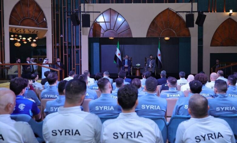 الرئيس السوري يلتقي بعثة المنتخب الوطني المشارك في كأس العرب 2025 بالدوحة