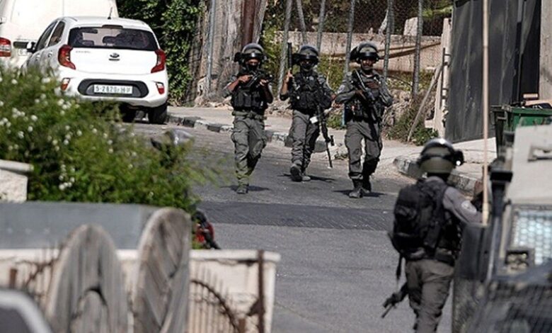 الجيش الإسرائيلي يقـ. ـتل فلسطينيين بزعم محاولة دهس في الخليل ويواصل الاعتقالات شمال الضفة الغربية 1 الجيش الإسرائيلي يقـ. ـتل فلسطينيين بزعم محاولة دهس في الخليل ويواصل الاعتقالات شمال الضفة الغربية