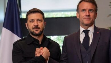ماكرون يبلغ زيلينسكي بنتائج محادثاته الدولية ويؤكد تنسيقاً أوروبياً قبيل اجتماع لندن