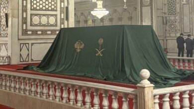 سوريا تتسلم قطعة من ستار الكعبة هدية من ولي العهد السعودي محمد بن سلمان 2 سوريا تتسلم قطعة من ستار الكعبة هدية من ولي العهد السعودي محمد بن سلمان