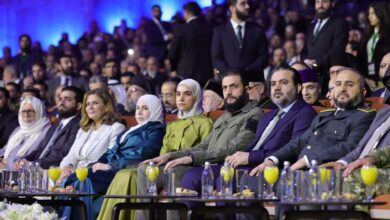 دموع الرئيس الشرع وزوجته خلال إحياء ذكرى التحرير في سوريا تثير تفاعلاً واسعاً