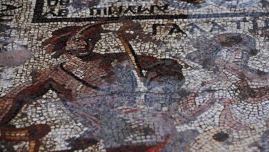 اكتشاف فسيفساء نادرة تُرجّح تصوير مسرحية مفقودة لإسخيلوس في روتلاند البريطانية