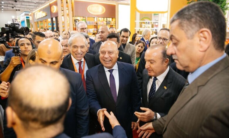 وزير الصناعة المصري يقترح الجنسية مقابل الاستثمار خلال معرض "فوود أفريكا" 1 وزير الصناعة المصري يقترح الجنسية مقابل الاستثمار خلال معرض "فوود أفريكا"