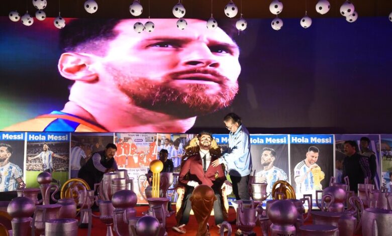 كولكاتا تكشف عن أكبر تمثال لميسي في العالم قبل وصوله إلى الهند 1 كولكاتا تكشف عن أكبر تمثال لميسي في العالم قبل وصوله إلى الهند