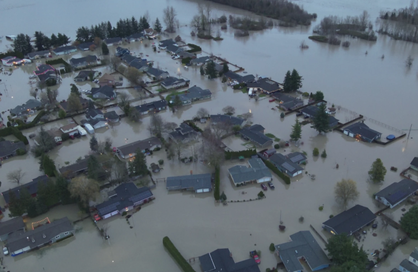 تحذيرات طارئة في واشنطن مع تجاوز فيضانات نهر سكاجيت أرقاما قياسية