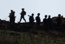 لبنان يتلقى تحذيرات من استعدادات إسرائيلية ويبحث ضبط سلاح حزب الله