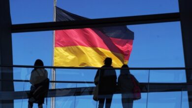 اعتقال سوري ومصري و3 مغاربة في ألمانيا بتهمة التخطيط لهجوم إرهابي على سوق عيد الميلاد 2 اعتقال سوري ومصري و3 مغاربة في ألمانيا بتهمة التخطيط لهجوم إرهابي على سوق عيد الميلاد