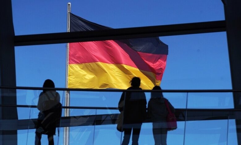 اعتقال سوري ومصري و3 مغاربة في ألمانيا بتهمة التخطيط لهجوم إرهـ. ـابي على سوق عيد الميلاد 1 اعتقال سوري ومصري و3 مغاربة في ألمانيا بتهمة التخطيط لهجوم إرهـ. ـابي على سوق عيد الميلاد