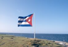 كوبا تتهم لجنة نوبل بازدواجية المعايير بعد منح جائزة السلام لمعارضة فنزويلية