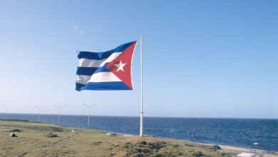 كوبا تتهم لجنة نوبل بازدواجية المعايير بعد منح جائزة السلام لمعارضة فنزويلية 2 كوبا تتهم لجنة نوبل بازدواجية المعايير بعد منح جائزة السلام لمعارضة فنزويلية