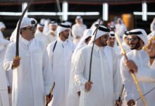 أمير قطر يشارك في عرضة «هل قطر» احتفالًا باليوم الوطني