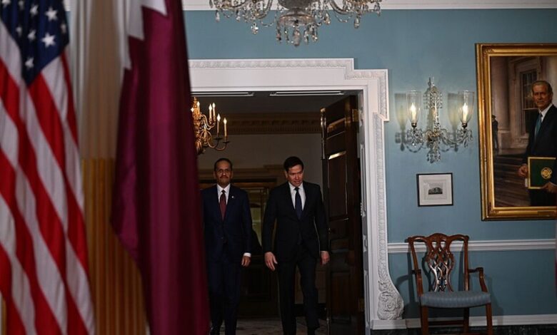 وزير الخارجية الأمريكي ونظيره القطري يبحثان التعاون الثنائي وملفي غزة وسوريا 1 وزير الخارجية الأمريكي ونظيره القطري يبحثان التعاون الثنائي وملفي غزة وسوريا