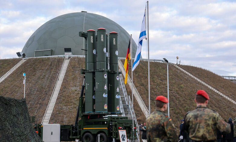 ألمانيا وإسرائيل توقّعان عقدًا بـ3.1 مليار دولار لتوسيع منظومة «آرو-3» للدفاع الصاروخي 1 ألمانيا وإسرائيل توقّعان عقدًا بـ3.1 مليار دولار لتوسيع منظومة «آرو-3» للدفاع الصاروخي