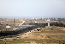 معاريف: اتفاق الغاز مع مصر يمهّد لخطوة إسرائيلية لفتح معبر رفح “للخروج فقط”