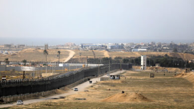 معاريف: اتفاق الغاز مع مصر يمهّد لخطوة إسرائيلية لفتح معبر رفح “للخروج فقط”