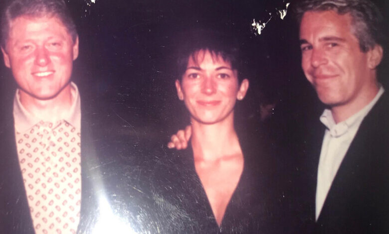 صور صادمة للرئيس الأمريكي الأسبق بيل كلنتون وآخرين يُكشف عنها ضمن إبستين
