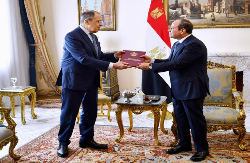 الرئيس المصري يستقبل وزير الخارجية الروسي ويبحثان تعزيز التعاون الثنائي والإقليمي