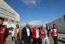 وفد دبلوماسي كندي يزور معبر رفح ومخازن الهلال الأحمر لمتابعة المساعدات لغـ.ـزة