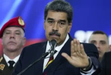 الولايات المتحدة تعرض على مادورو مغادرة فنزويلا وسط مخاوف من عمل عسكري محتمل