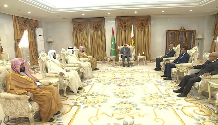 الرئيس الموريتاني يستقبل إمام الحرم المدني أحمد الحذيفي في نواكشوط