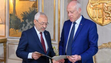 الغنوشي من داخل سجنه: مؤشرات التفكك التي تضرب مفاصل السلطة في تونس تُنذر بقرب أفول مرحلة حكم فردي استنزف كل أدوات السيطرة 2 الغنوشي من داخل سجنه: مؤشرات التفكك التي تضرب مفاصل السلطة في تونس تُنذر بقرب أفول مرحلة حكم فردي استنزف كل أدوات السيطرة