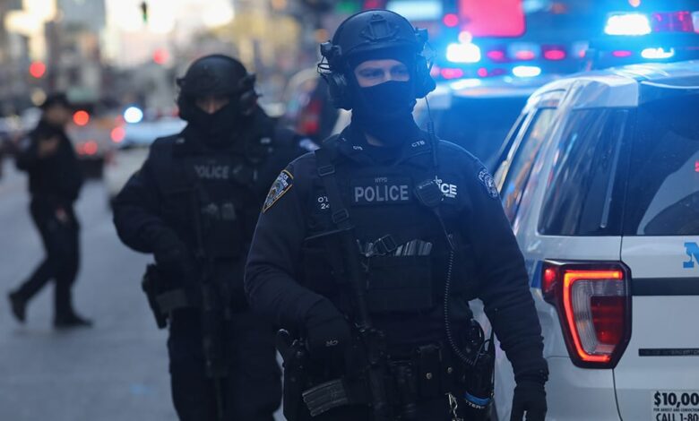 توقيف أستاذ جامعي استخدم بندقية خرطوش قرب كنيس يهودي بأمريكا 1 توقيف أستاذ جامعي استخدم بندقية خرطوش قرب كنيس يهودي بأمريكا