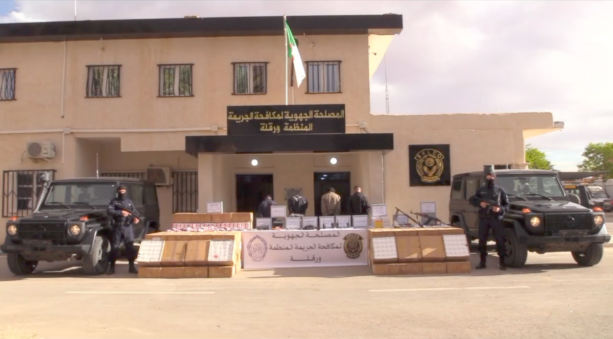 أسلحة، مؤثرات عقلية ومزرعة سرية.. تفاصيل الإطاحة بشبكة تهريب منظمة دولية بالجزائر 2 أسلحة، مؤثرات عقلية ومزرعة سرية.. تفاصيل الإطاحة بشبكة تهريب منظمة دولية بالجزائر