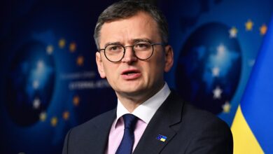 كوليبا يعترف بنقص الموارد لأوكرانيا وسط تحذيرات بوتين بشأن استمرار الصراع