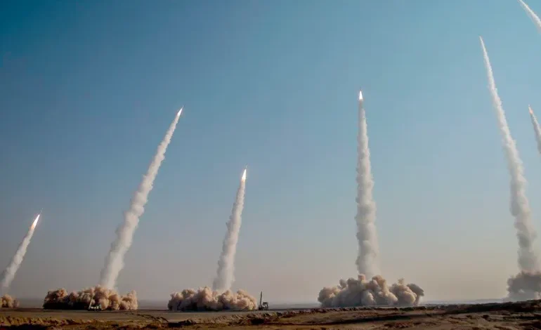 إيران تجري مناورات صاروخية في عدة مدن وسط توتر متصاعد مع إسرائيل والولايات المتحدة