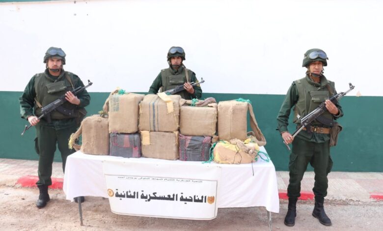 الجيش الجزائري يعلن حصيلة عملياتية تشمل إحباط تهريب المخدرات وإنقاذ مئات المهاجرين 1 الجيش الجزائري يعلن حصيلة عملياتية تشمل إحباط تهريب المخدرات وإنقاذ مئات المهاجرين