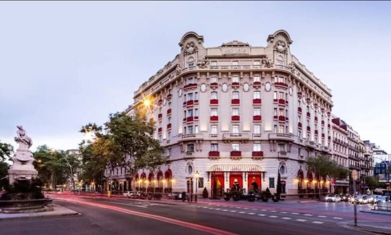 برشلونة: فندق “إل بالاس” يطمئن موظفيه بعد انتقال ملكيته إلى الدولة الجزائرية