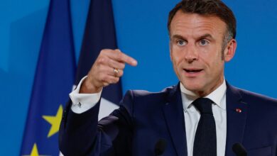 الرئيس الفرنسي: الاقتصاد الروسي بدأ يعاني بعد عقوباتنا الأخيرة والعقوبات الأميركية