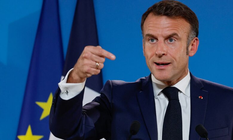 الرئيس الفرنسي: الاقتصاد الروسي بدأ يعاني بعد عقوباتنا الأخيرة والعقوبات الأميركية