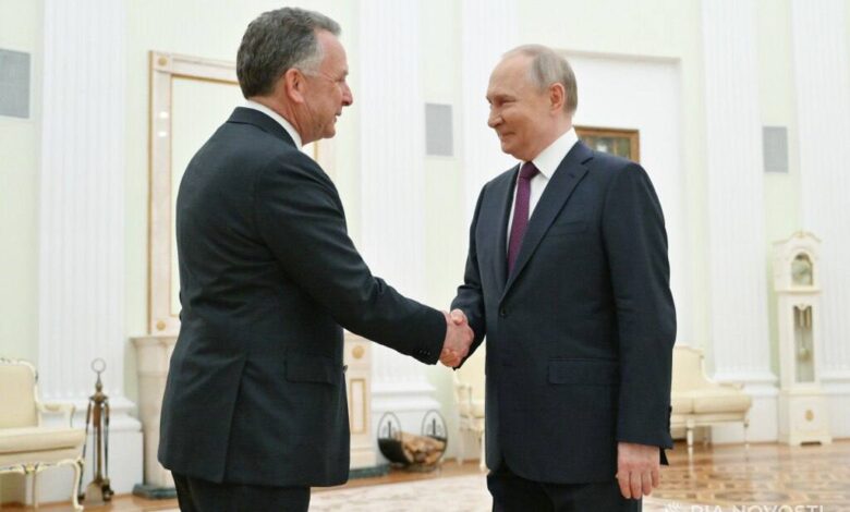 الكرملين يحدد موعد لقاء بوتين وويتكوف ويحذّر من تصعيد أوكراني