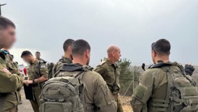 قائد المنطقة الشمالية في الجيش الإسرائيلي من الحدود السورية: "نحن في حالة تأهب قصوى" 5 قائد المنطقة الشمالية في الجيش الإسرائيلي من الحدود السورية: "نحن في حالة تأهب قصوى"