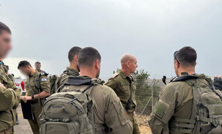 قائد المنطقة الشمالية في الجيش الإسرائيلي من الحدود السورية: "نحن في حالة تأهب قصوى"