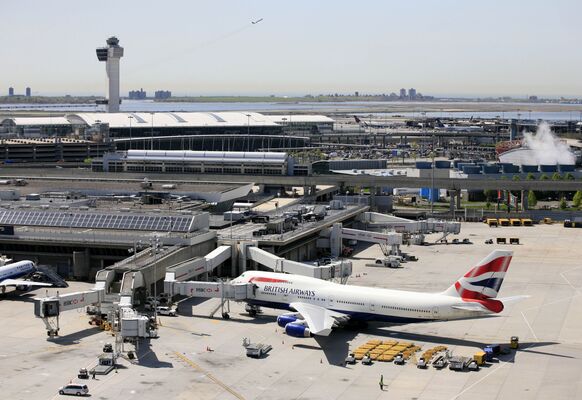 إيران ترد على حظر أمريكا لها ضمن 19 دولة من دخول أراضيها