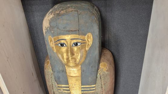 من بينهما تابوت خشبي مذهب.. مصر تستعيد قطعتين أثريتين من بلجيكا 1 من بينهما تابوت خشبي مذهب.. مصر تستعيد قطعتين أثريتين من بلجيكا