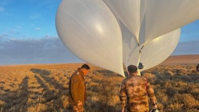 العراق يحبط تهريب 18 كيلوغراماً من المخدرات عبر بالون هوائي على حدود الأنبار