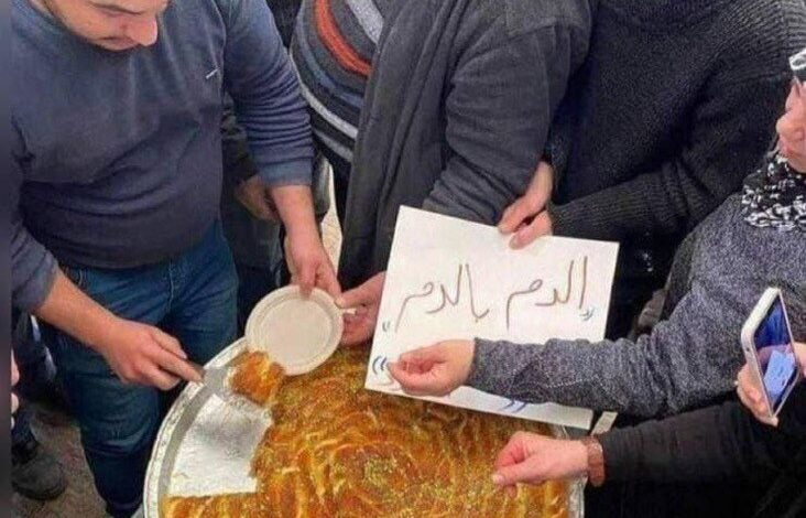 القناة 14 العبرية: في غزة يوزعون البقلاوة عقب الأنباء حول تصـ.فية أبو شباب