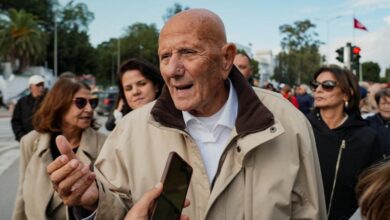 اقتُحم منزل العائلة.. السلطات التونسية تعتقل المعارض أحمد نجيب الشابي