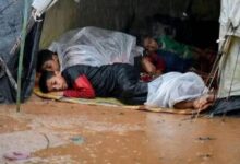 أمطار غزيرة تغرق خيام النازحين في غزة وتفاقم الأزمة الإنسانية