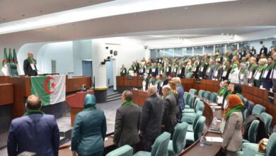 البرلمان الجزائري يناقش مشروع قانون تجريم الاستعمار الفرنسي
